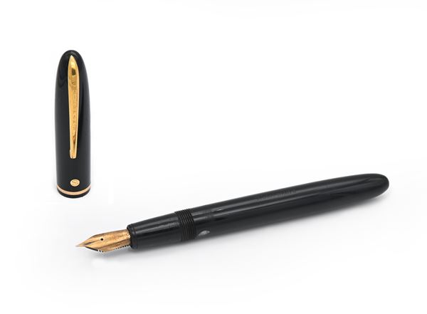 Waterman S - Penna stilografica in celluloide nera con particolari in metallo dorato 