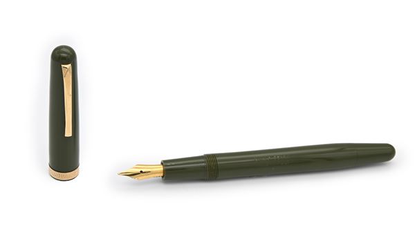 Omas Extra - Penna stilografica in resina vede con particolari dorati