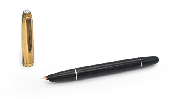 Aurora 88K - Penna stilografica vintage in celluloide nera con particolari dorati (difetti alla doratura)
