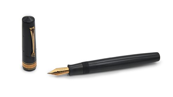 Omas Extra - Penna stilografica vintage in celluloide nera con particolari dorati