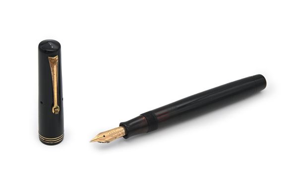 Omas Extra - Penna stilografica vintage in celluloide nera con particolari dorati