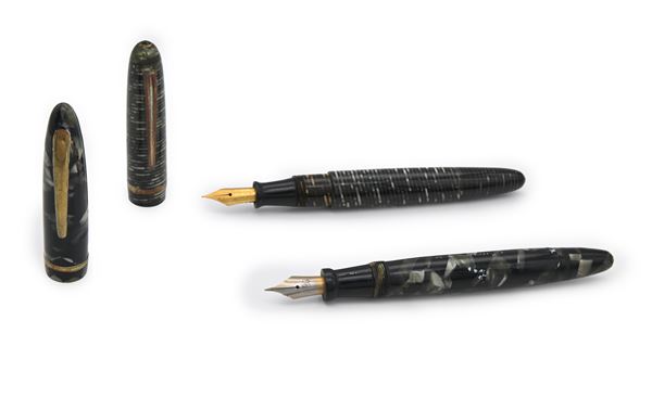 Stilpen ed anonima - 2 Penne stilografiche in celluloide con particolari in metallo dorato