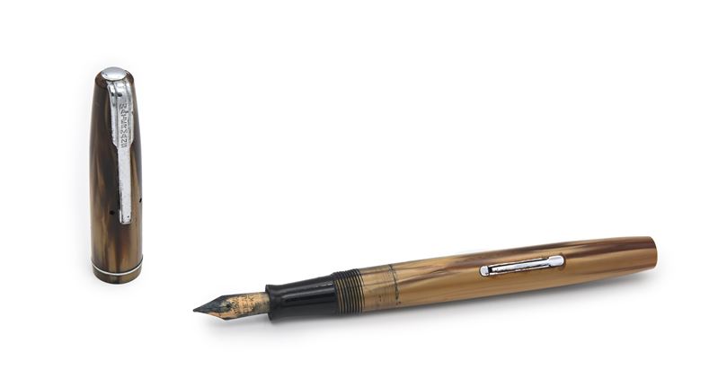 Waterman, Penna stilografica Ideal in celluloide marmorizzata con particolari in metallo cromato,...
