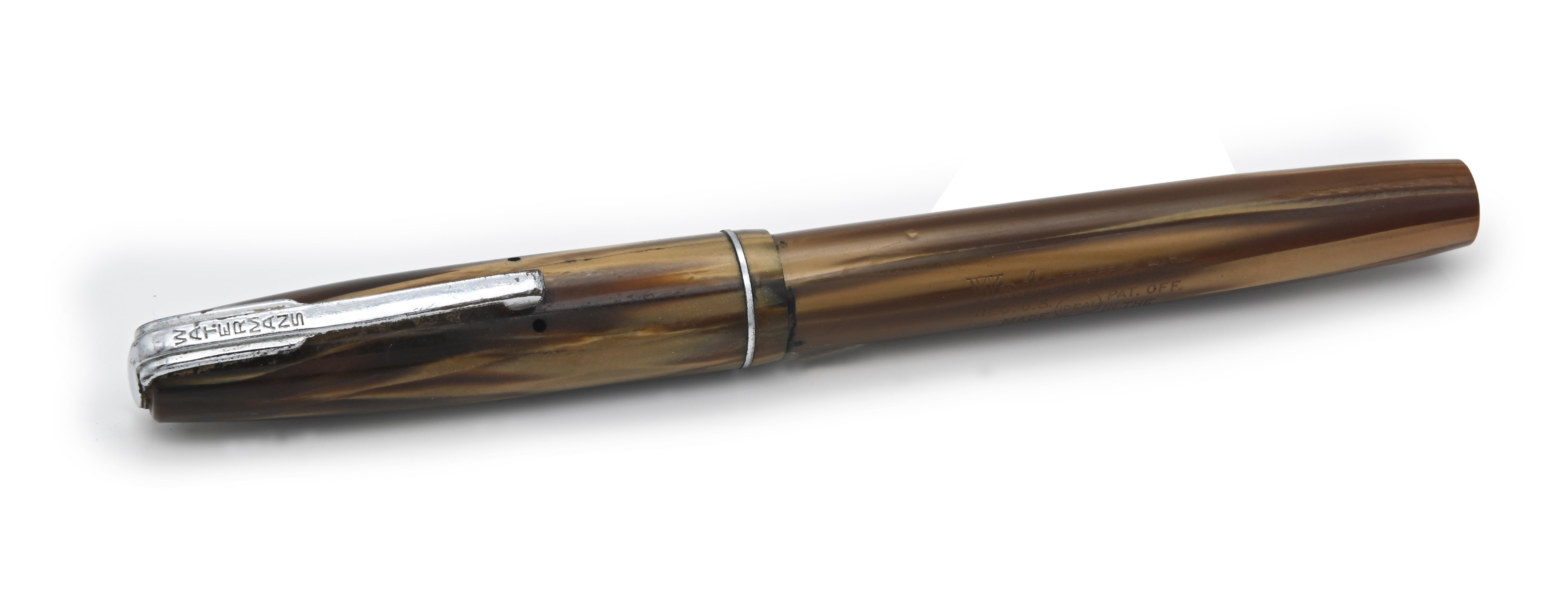 Waterman, Penna stilografica Ideal in celluloide marmorizzata con particolari in metallo cromato,...