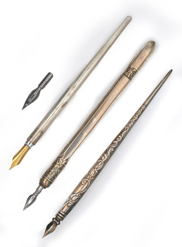 3 penne in argento inciso e sbalzato, una 925/000, una 800/000 e un'altra in argento sterling Londra