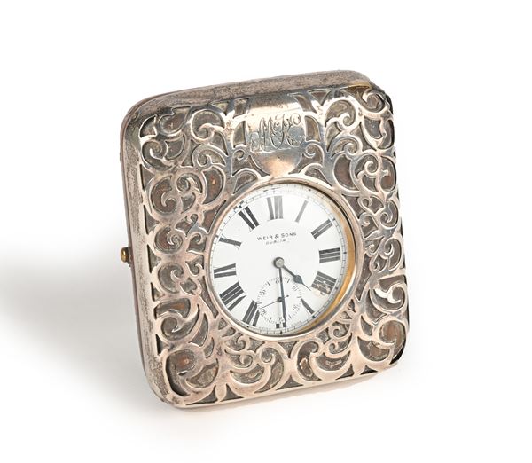 Porta orologio in legno rivestito in velluto e lamina d'argento sterling Londra 1905 con all'interno un orologio da carrozza remontoir con cassa in metallo argentato (Weir & Sons Dublino)