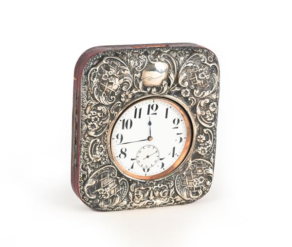 Porta orologio in legno rivestito in velluto e lamina d'argento sterling Birmingham 1903 con all'interno un orologio da carrozza remontoir con cassa in metallo argentato