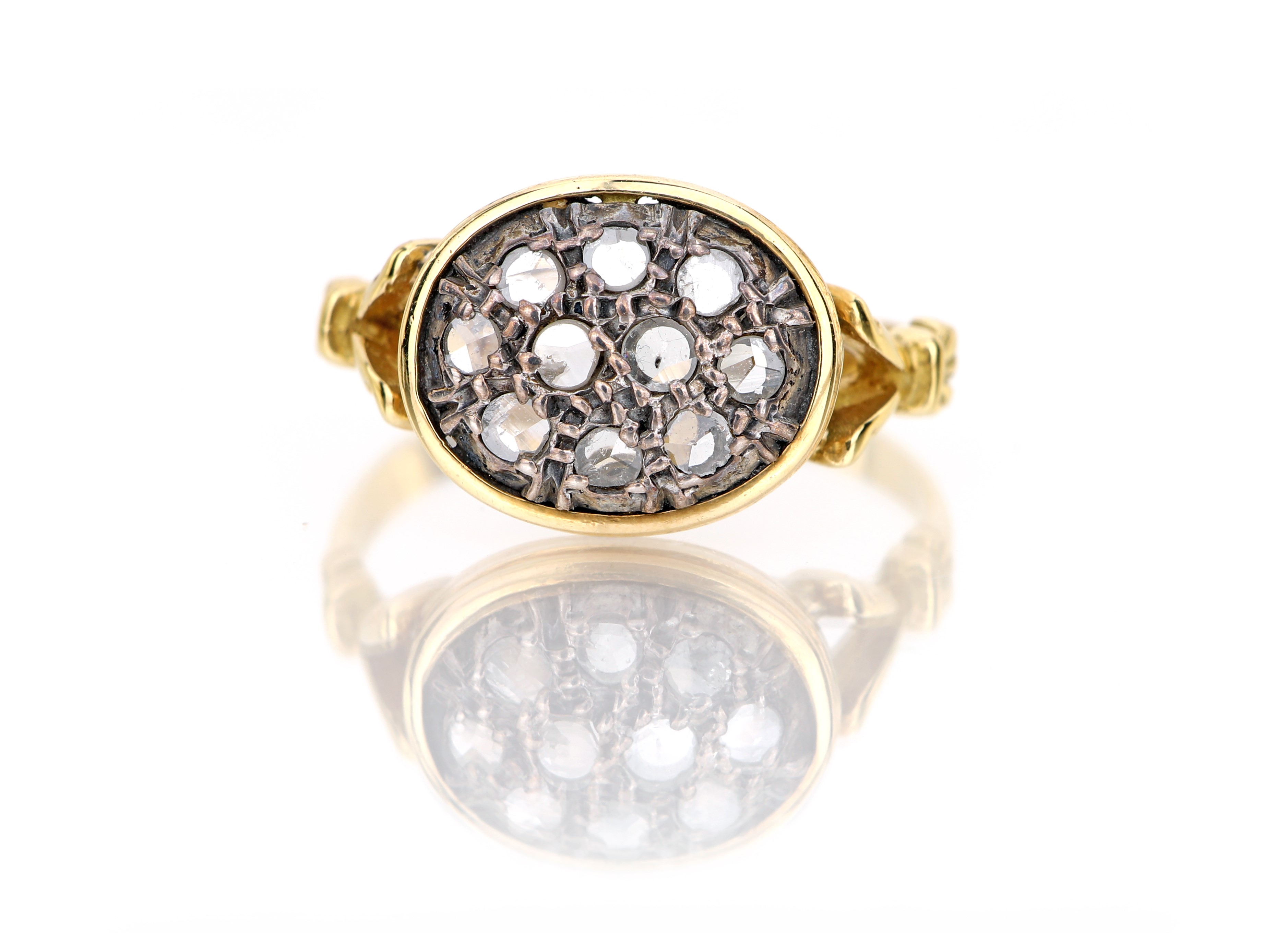 Anello a toppa in oro, argento e diamanti