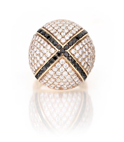 Anello in Oro, Brillanti e Diamanti Neri.