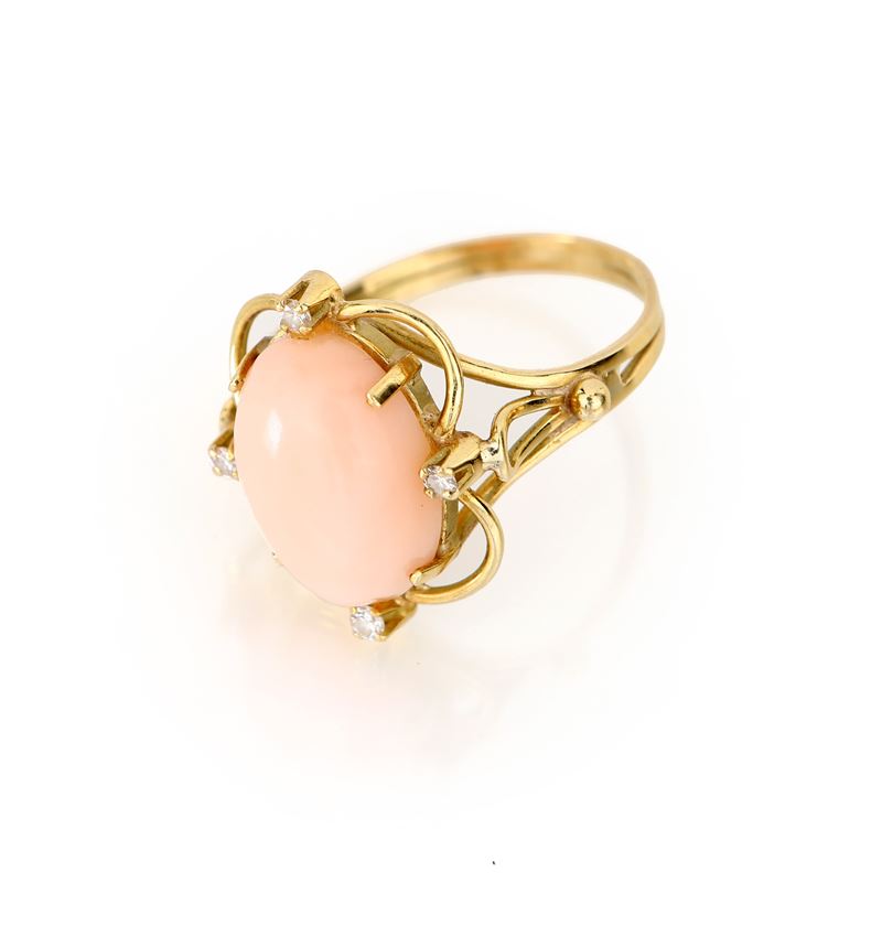 Anello in Oro, Corallo e Brillanti