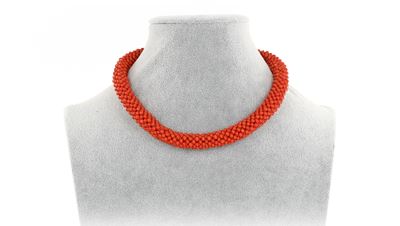 Collana in Corallo Rosso con Infilatura Tubolare e Chiusura in Argento