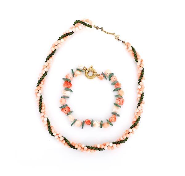 Collana e bracciale in corallo rosa, giada e oro