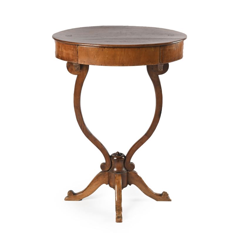 Piccolo guéridon in noce, fine del XIX secolo