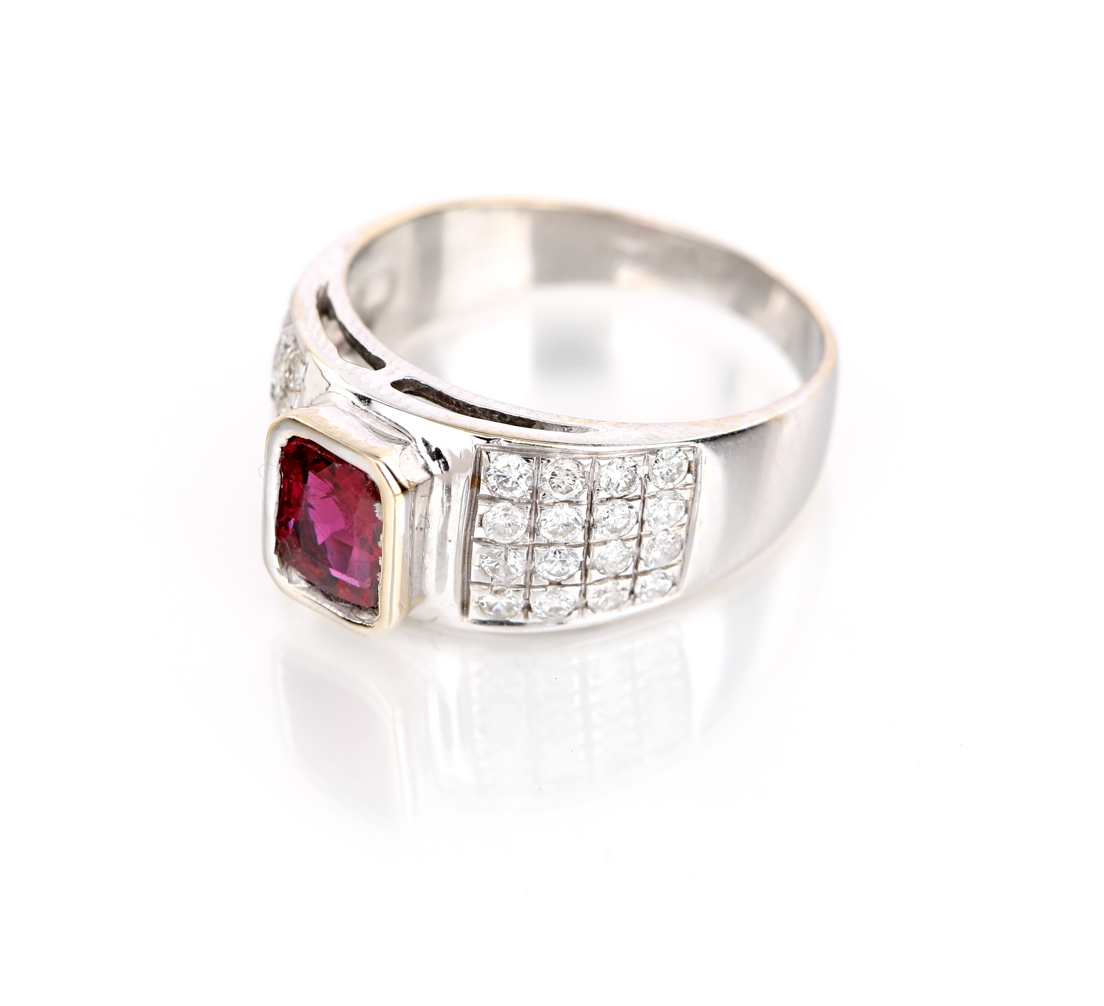 Anello in Oro, Brillanti e Rubino