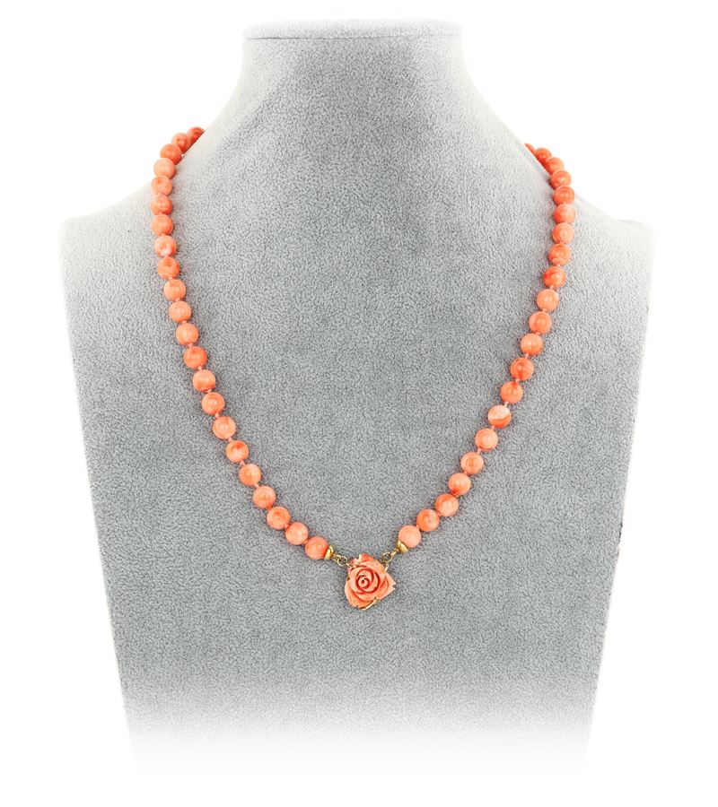 Collana con Rosa in Corallo e Oro