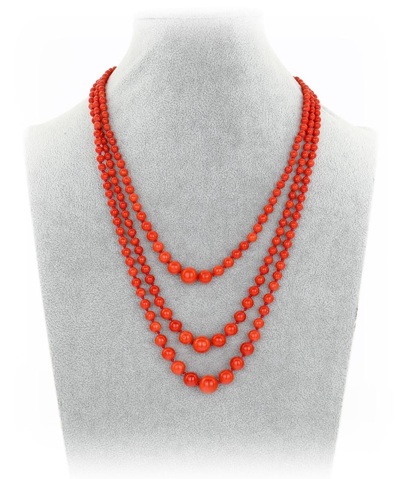 Collana a 3 Fili in Oro e Corallo