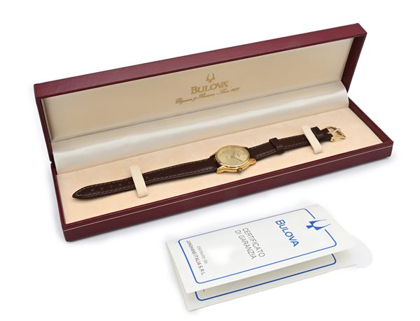 Bulova BB841 - Orologio da polso al quarzo da donna in metallo laminato in oro ed acciaio con datario