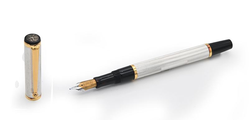 Waterman - Penna Stilografica in Vernice e Acciaio con Particolari Dorati