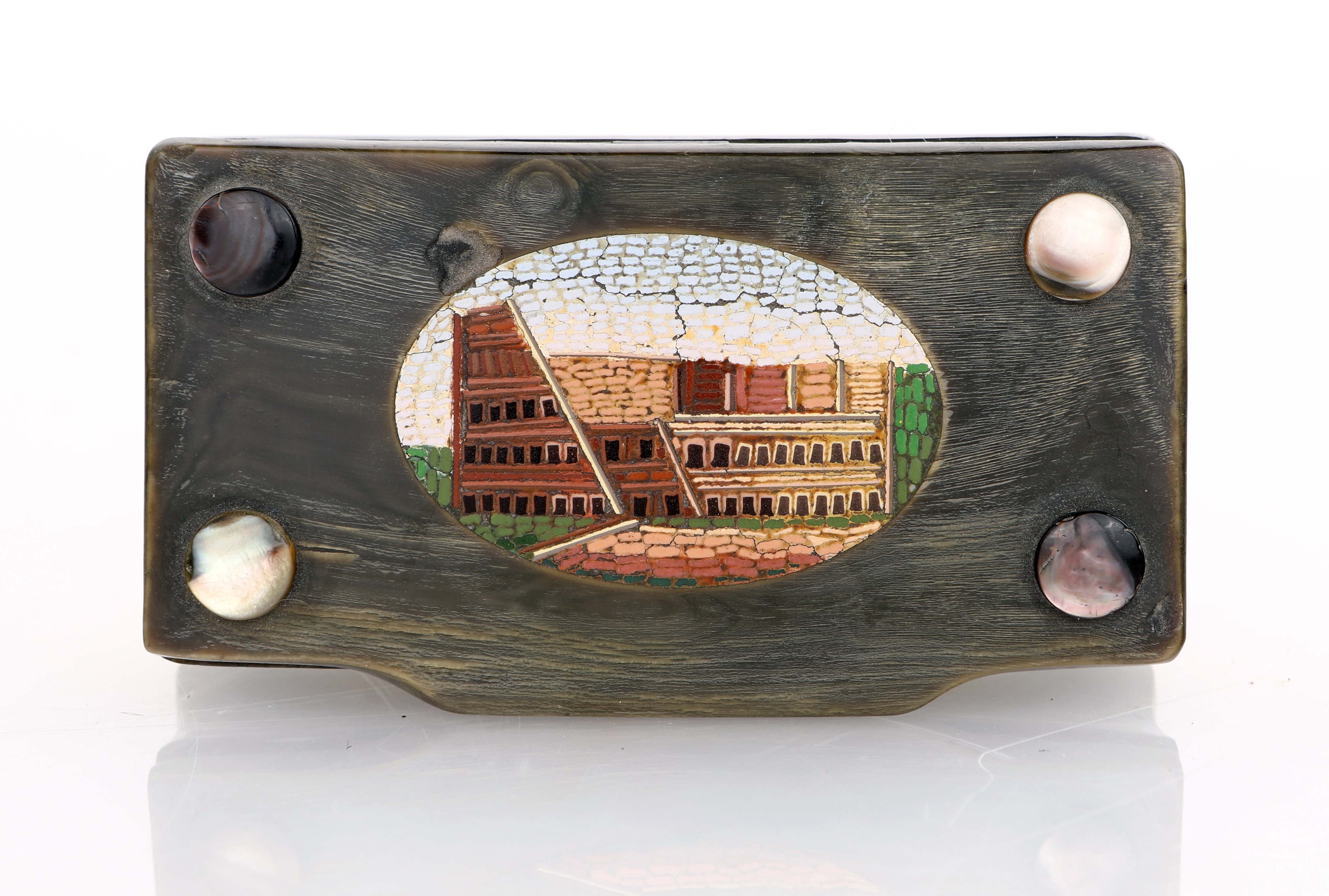 Tabacchiera in corno con mosaico minuto, XIX secolo