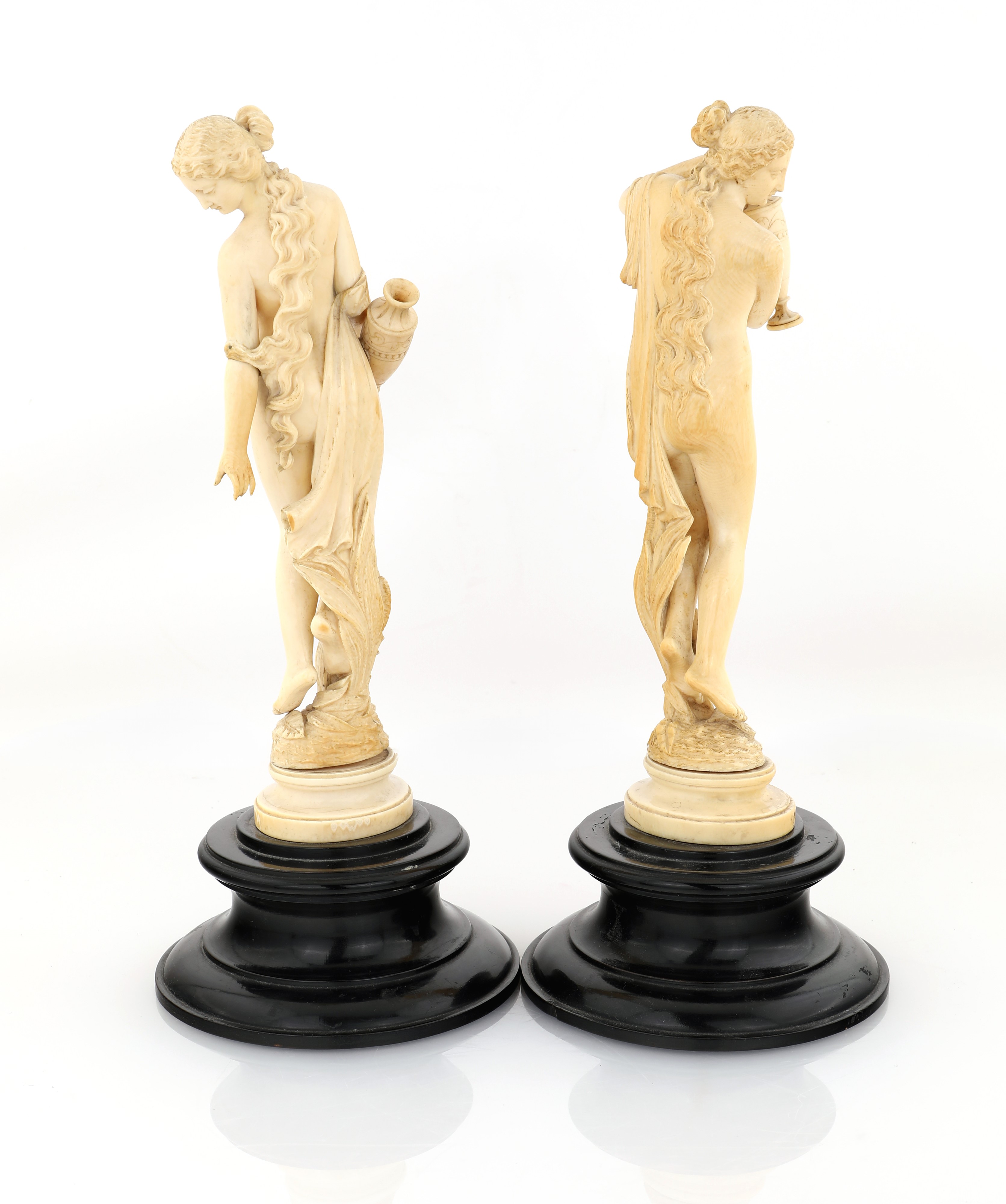 Due sculture in avorio, Inghilterra, XIX secolo