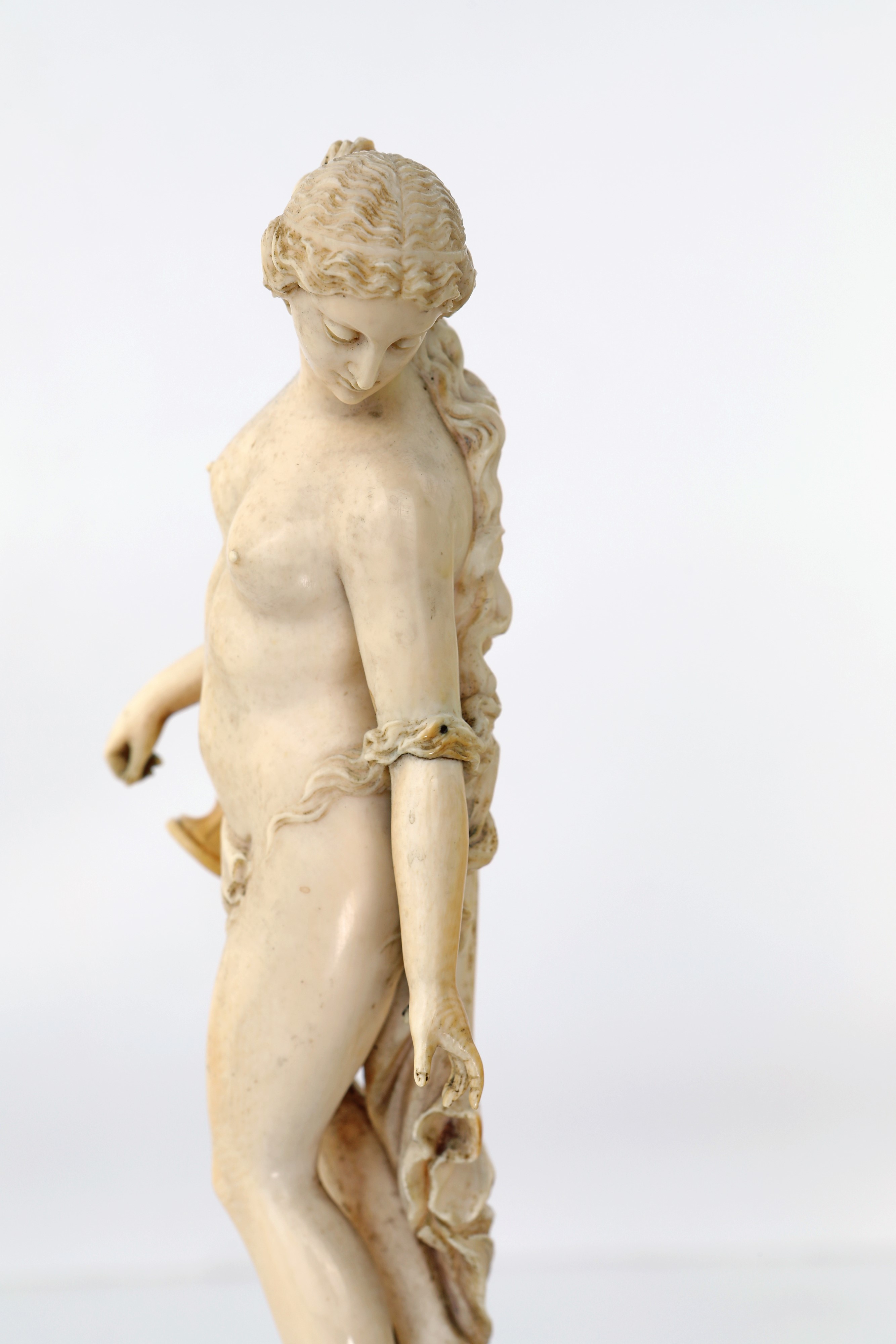 Due Sculture in Avorio, Inghilterra, XIX Secolo