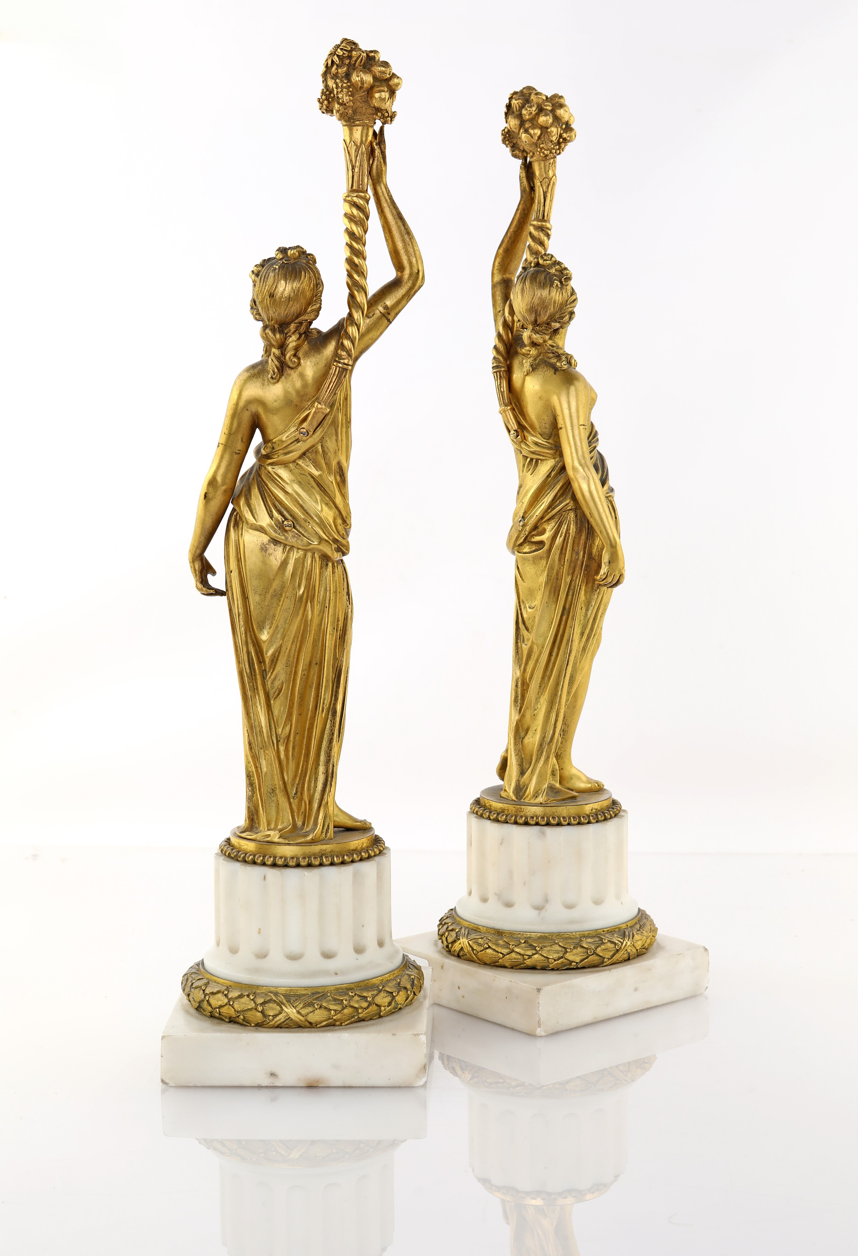 Coppia di Figure Femminili Speculari in Bronzo Dorato, Fine del XVIII Secolo