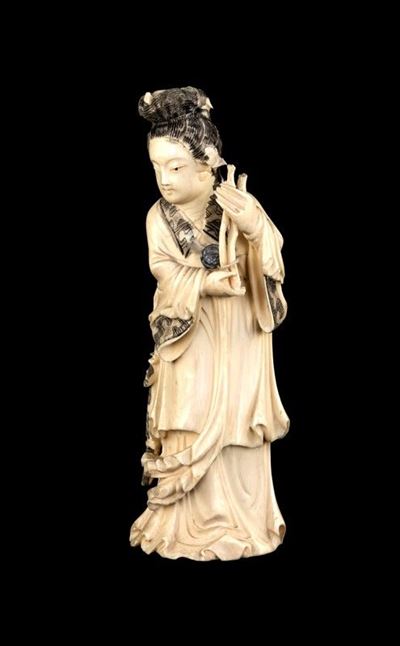 Statuina in Avorio Raffigurante Un’immortale Taoista