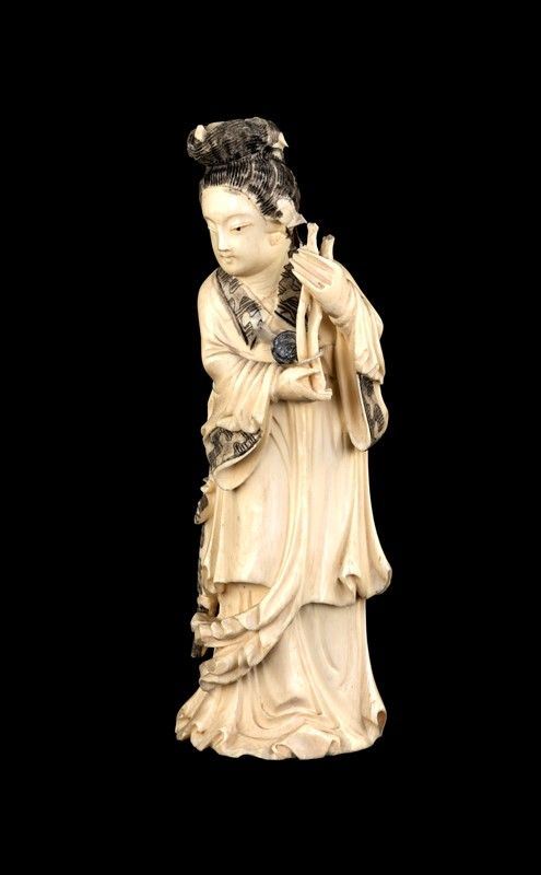 Statuina in Avorio Raffigurante Un’immortale Taoista
