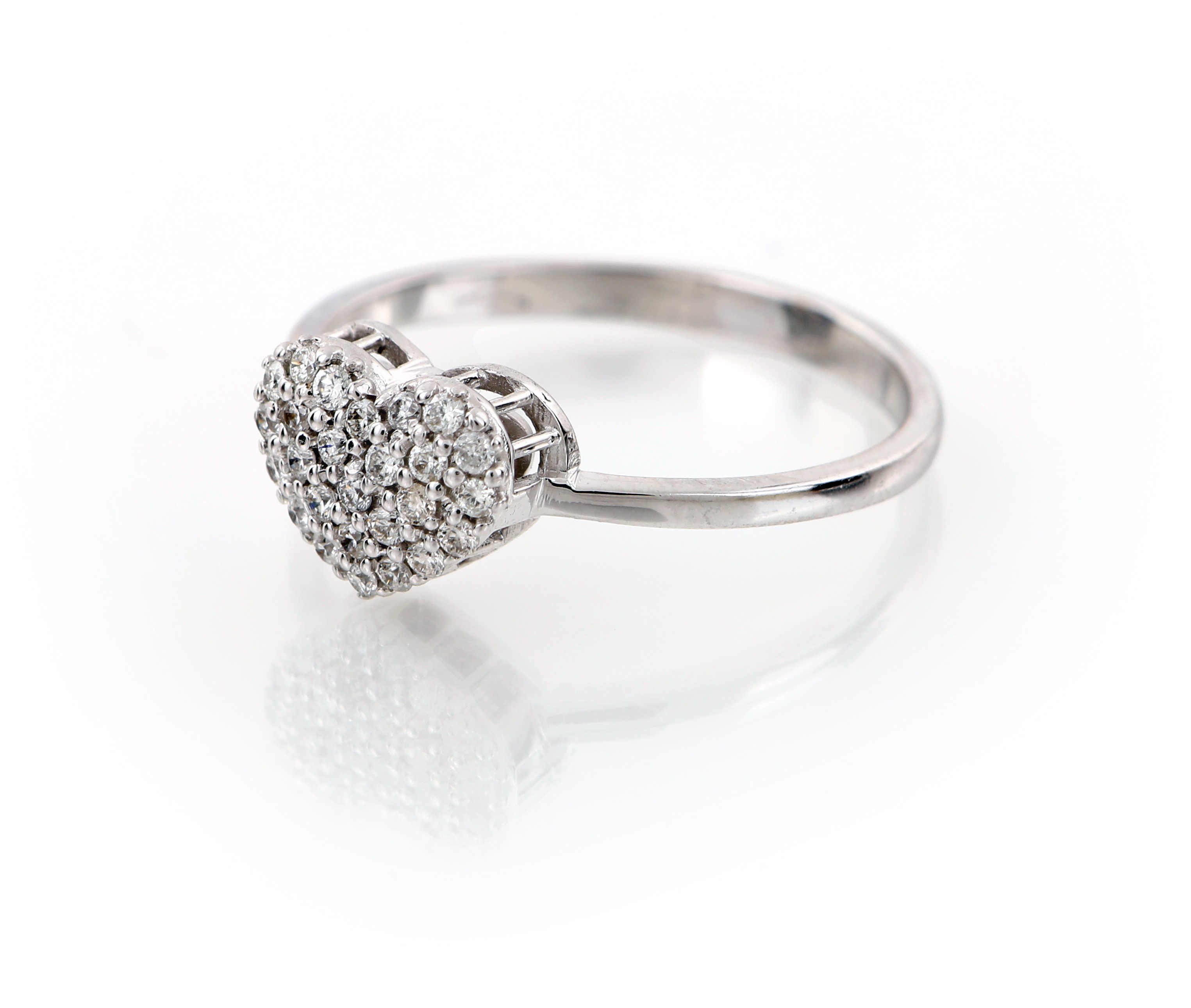 Anello a cuore in oro e brillanti