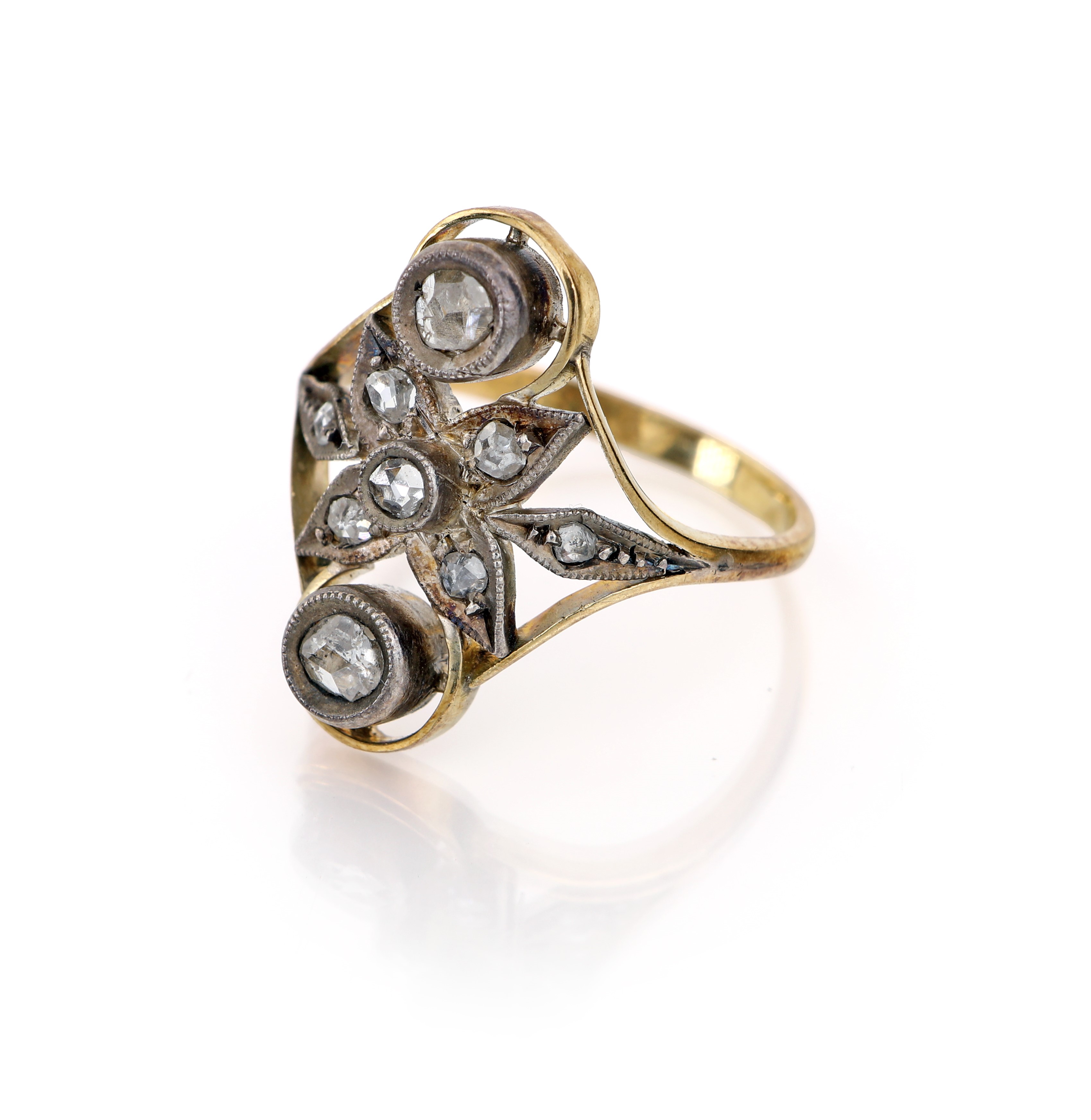 Anello antico in oro e diamanti