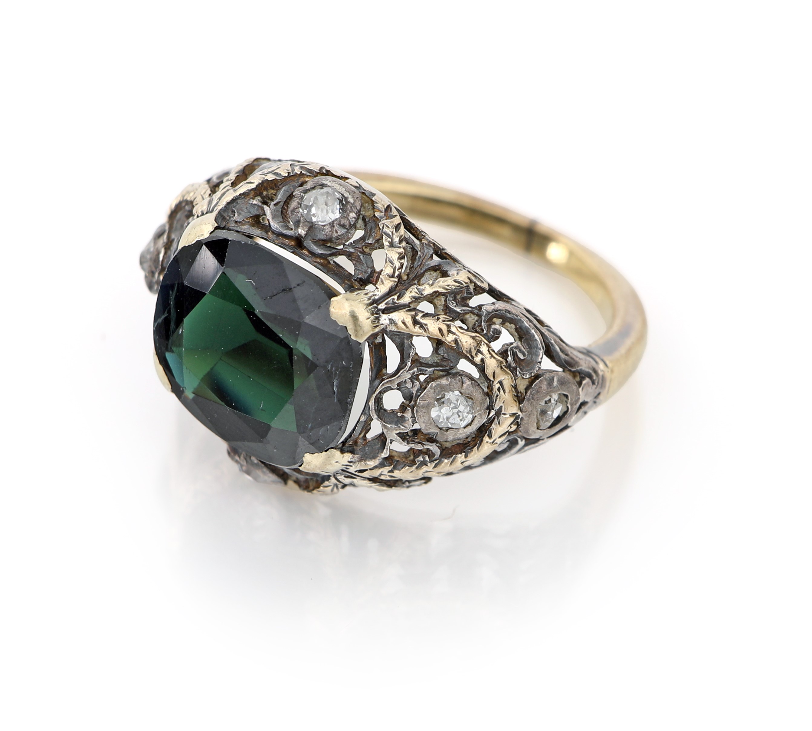 Anello in oro, zaffiro e diamanti