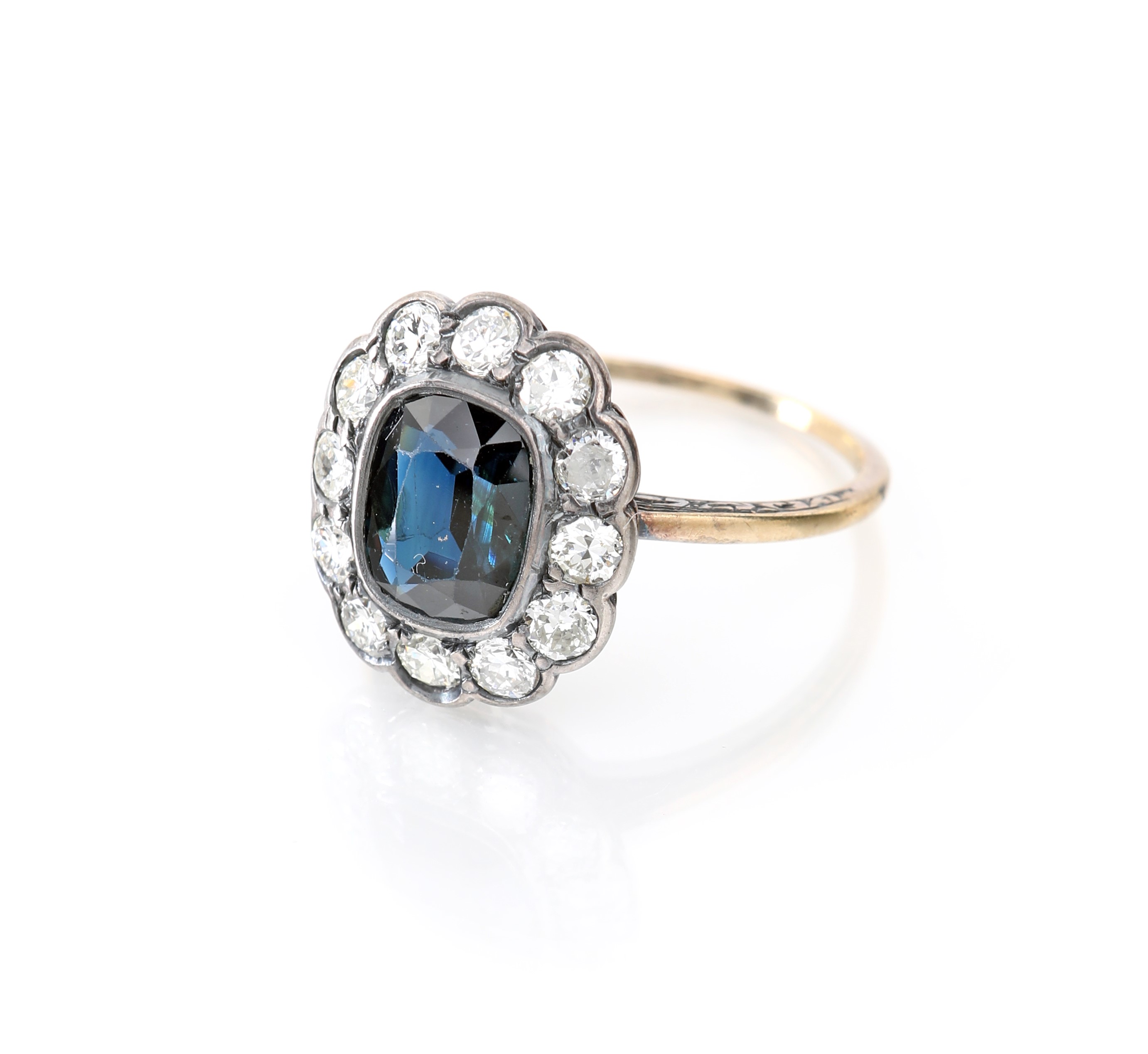 Anello Classico in Oro, Zaffiro e Diamanti