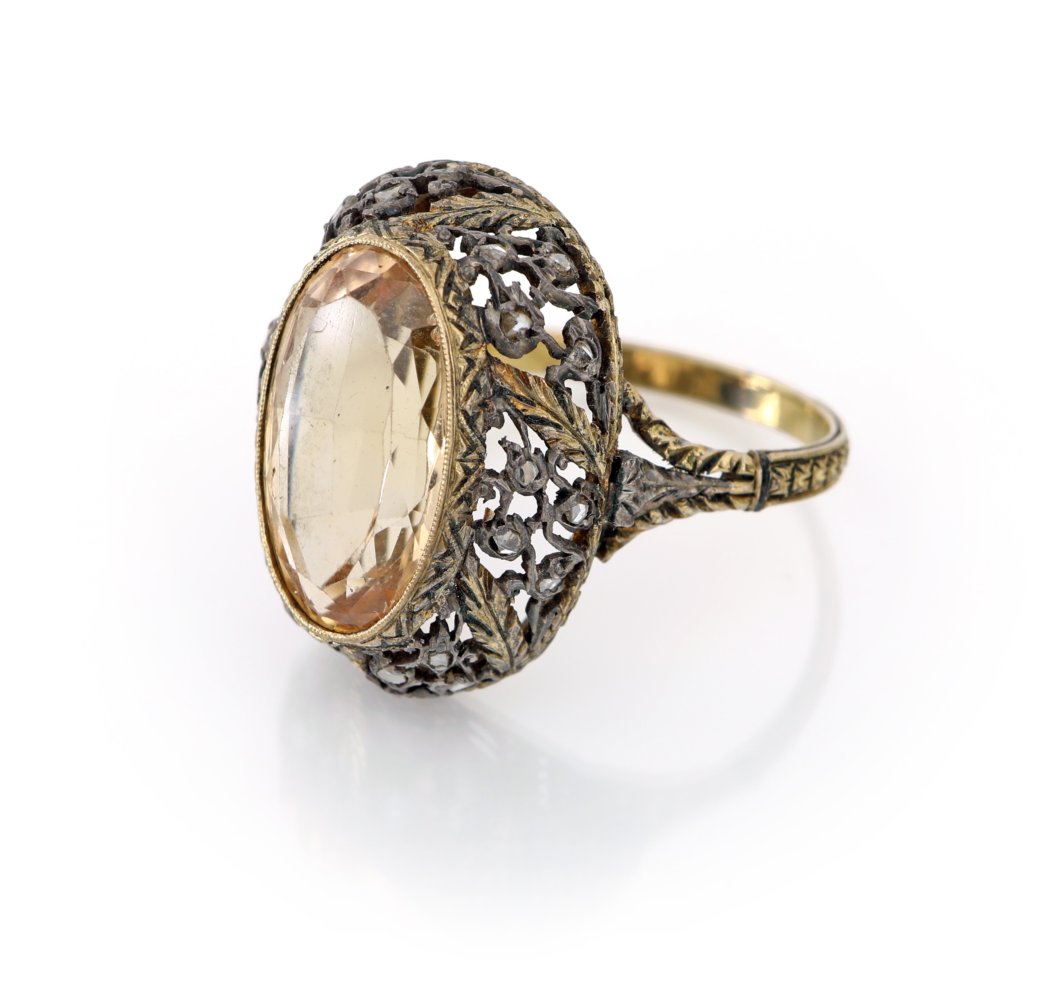 Anello antico in oro, argento, diamanti e quarzo citrino