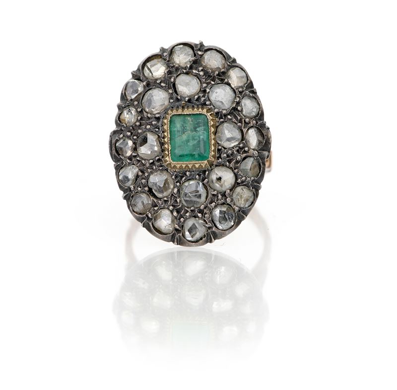 Anello Antico in Oro, Argento, Diamanti e Smeraldo
