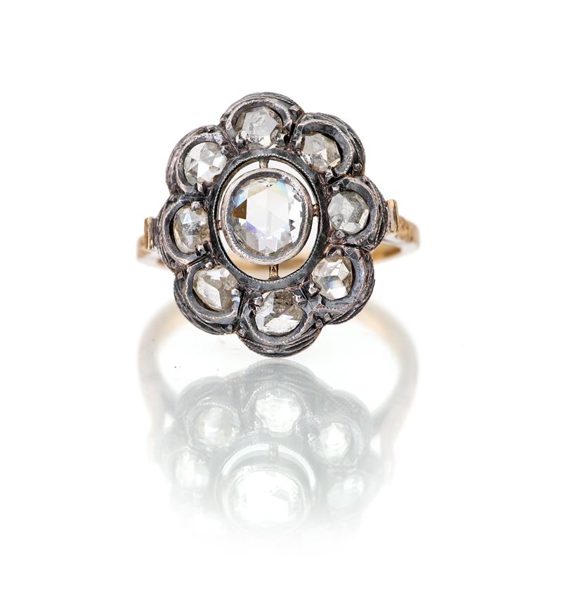 Anello a Fiore in Oro e Diamanti