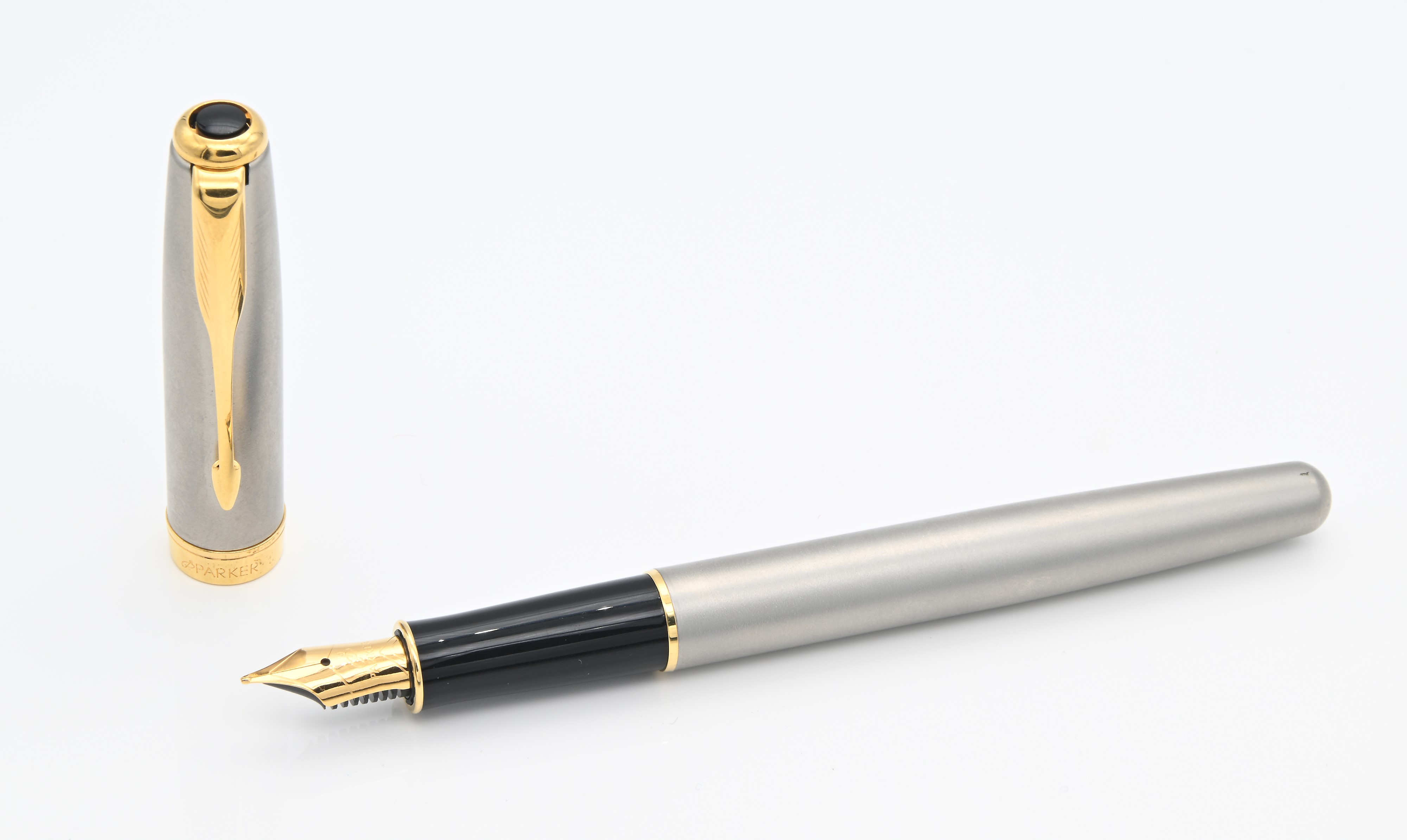 Parker Sonnet t.II - Penna Stilografica in Metallo Satinato con Particolari Dorati