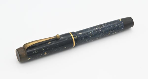 Goliarda - Penna stilografica vintage in bachelite con particolari in metallo dorato