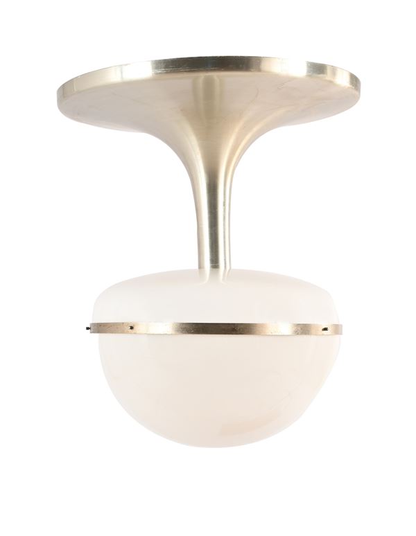 Grande lampadario da soffitto