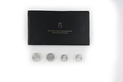 Lotto di Monete Proof e Cartamoneta First Issue 1977 Salomon Islands; 2 Pezzi da 10 Dollari e 2 P...
