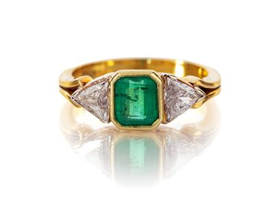 Anello in Oro, Smeraldo e Diamanti in Taglio Triangolo