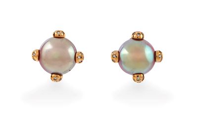 Coppia di Orecchini in Oro, Perle e Brillanti
