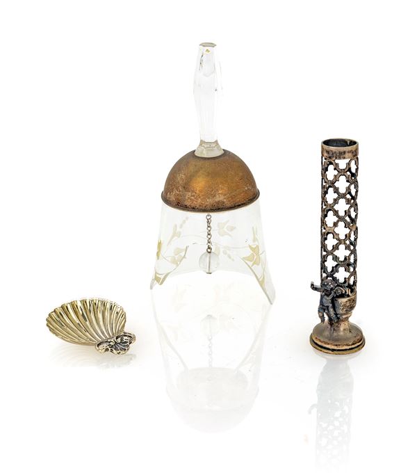 Tre oggetti in argento: