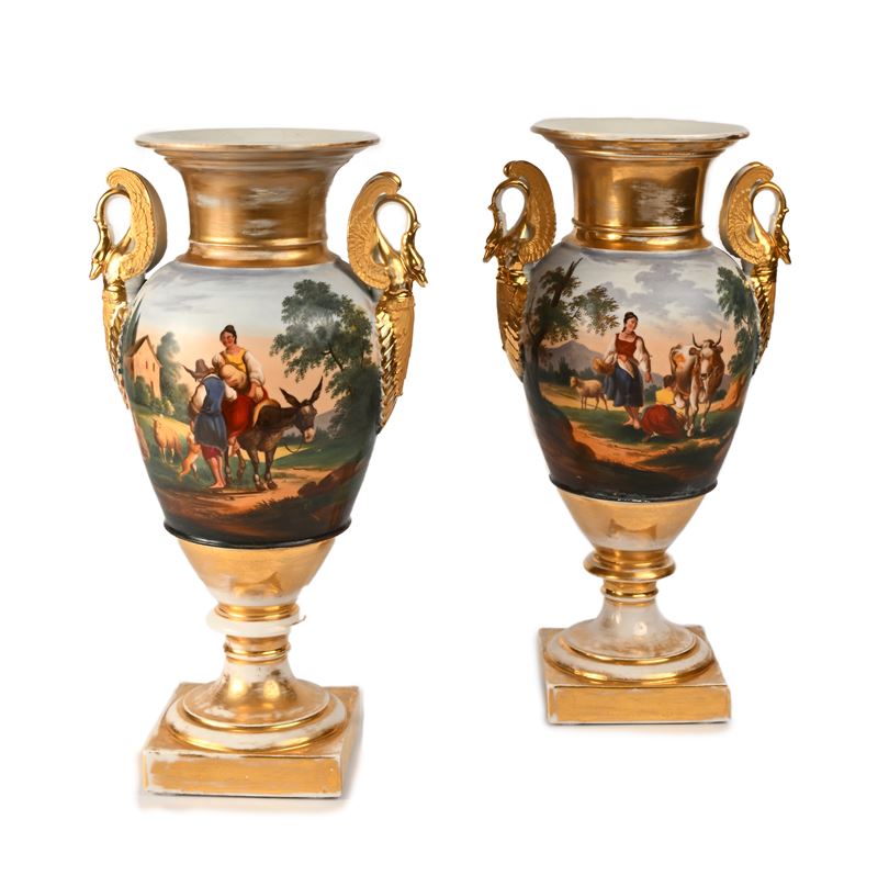 Coppia di Vasi Impero in Porcellana Dorata, Francia, XIX Secolo