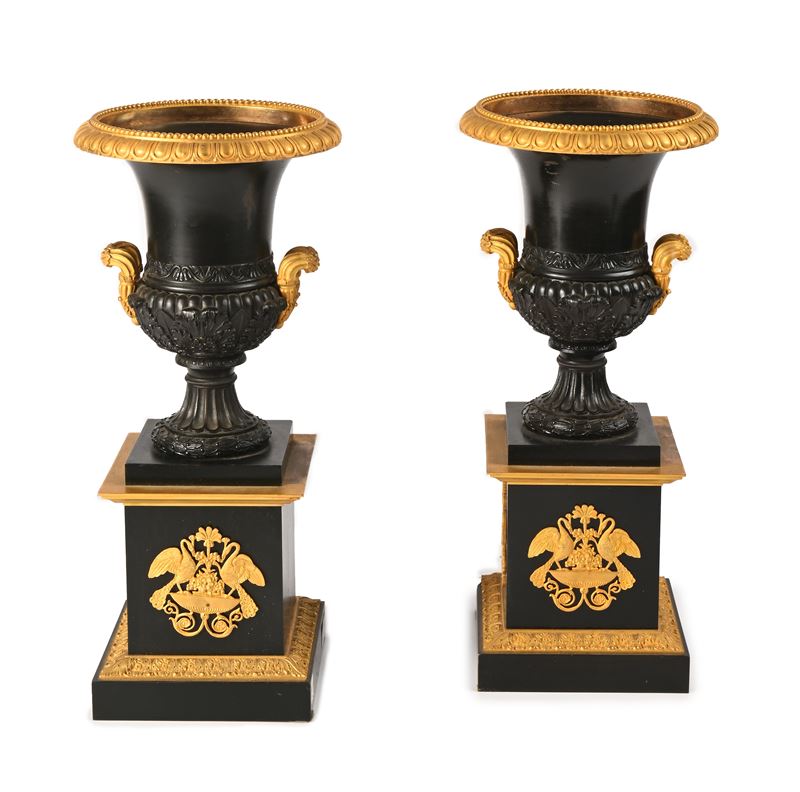 Coppia di Vasi a Cratere in Bronzo Brunito e Dorato, XIX Secolo