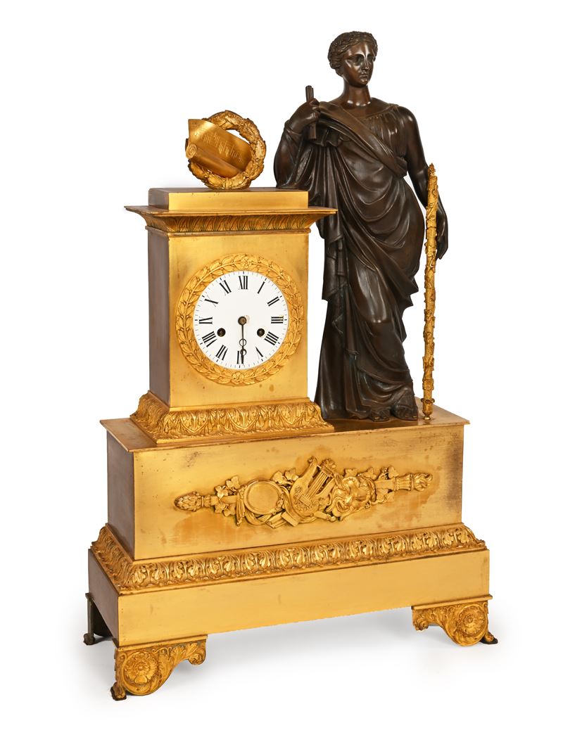 Grande Pendola Impero in Bronzo Dorato con Figura Brunita