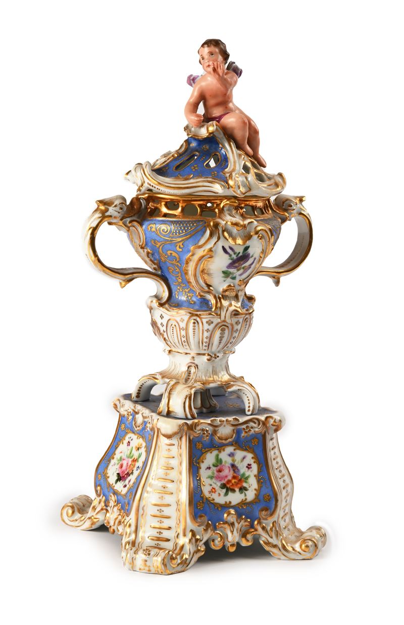 Vaso Biansato con Coperchio in Porcellana Policroma e Dorata D'epoca Luigi Filippo, Francia
