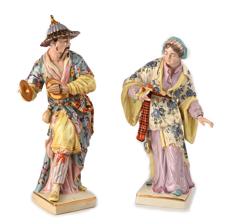 Coppia di Figure Orientali in Porcellana Policroma e Dorata, Inizi del XX Secolo