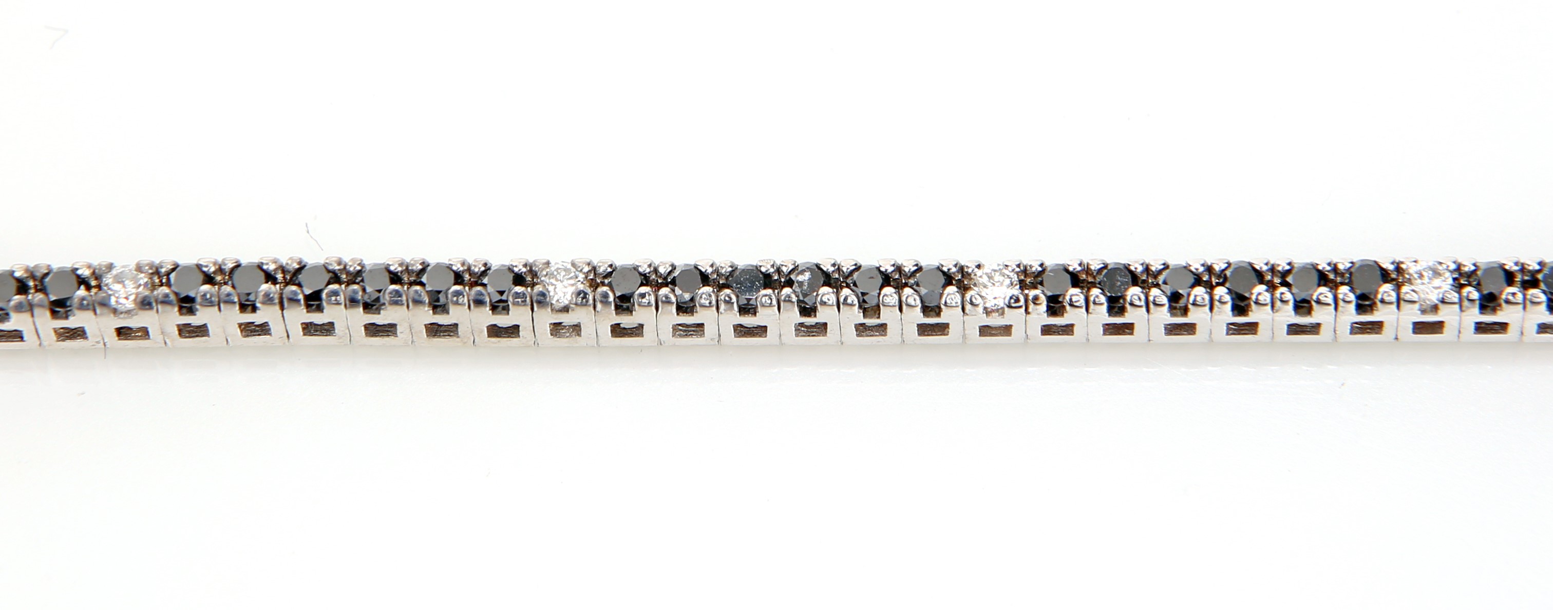 Bracciale Tennis in Oro, Brillanti Neri e Brillanti