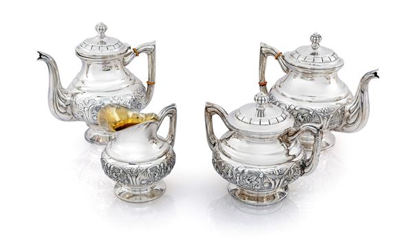 Servizio 4 pezzi caffettiera, teiera, lattiera, zuccheriera con fiori sbalzati