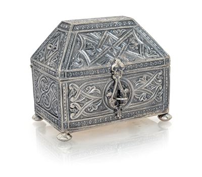 Cofanetto a Urna in Argento 916/000 con Decorazione Sbalzata e Piedini a Sfera